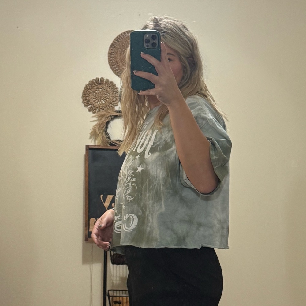 Buckle Green Tie-Dye Johnny Cash Crop Top - Picture 7 of 7